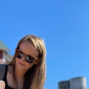 Meet your Posher, Leah